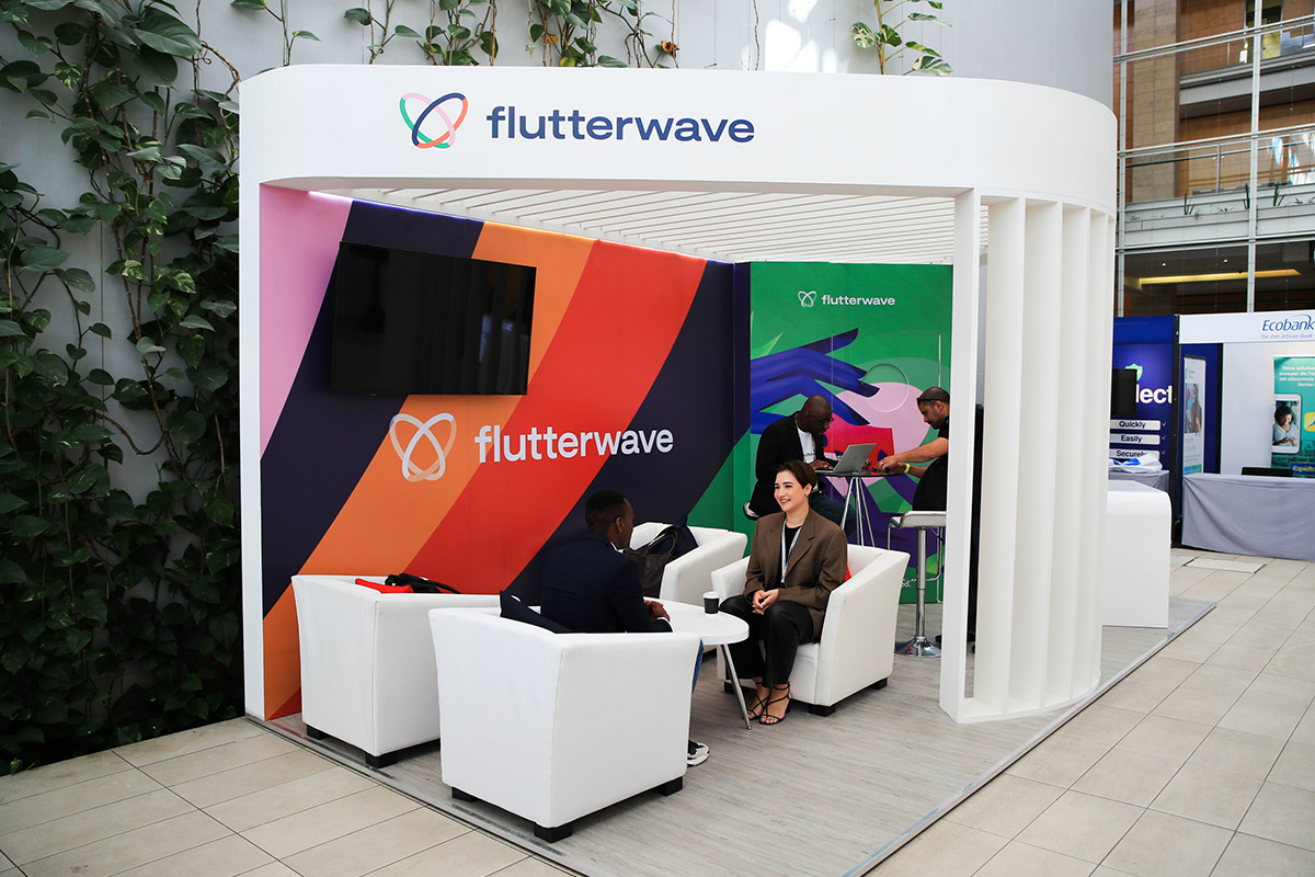 flutterwave-secures-two-additional-licenses-in-rwanda:-electronic-money-issuer-&-remittance-licenses